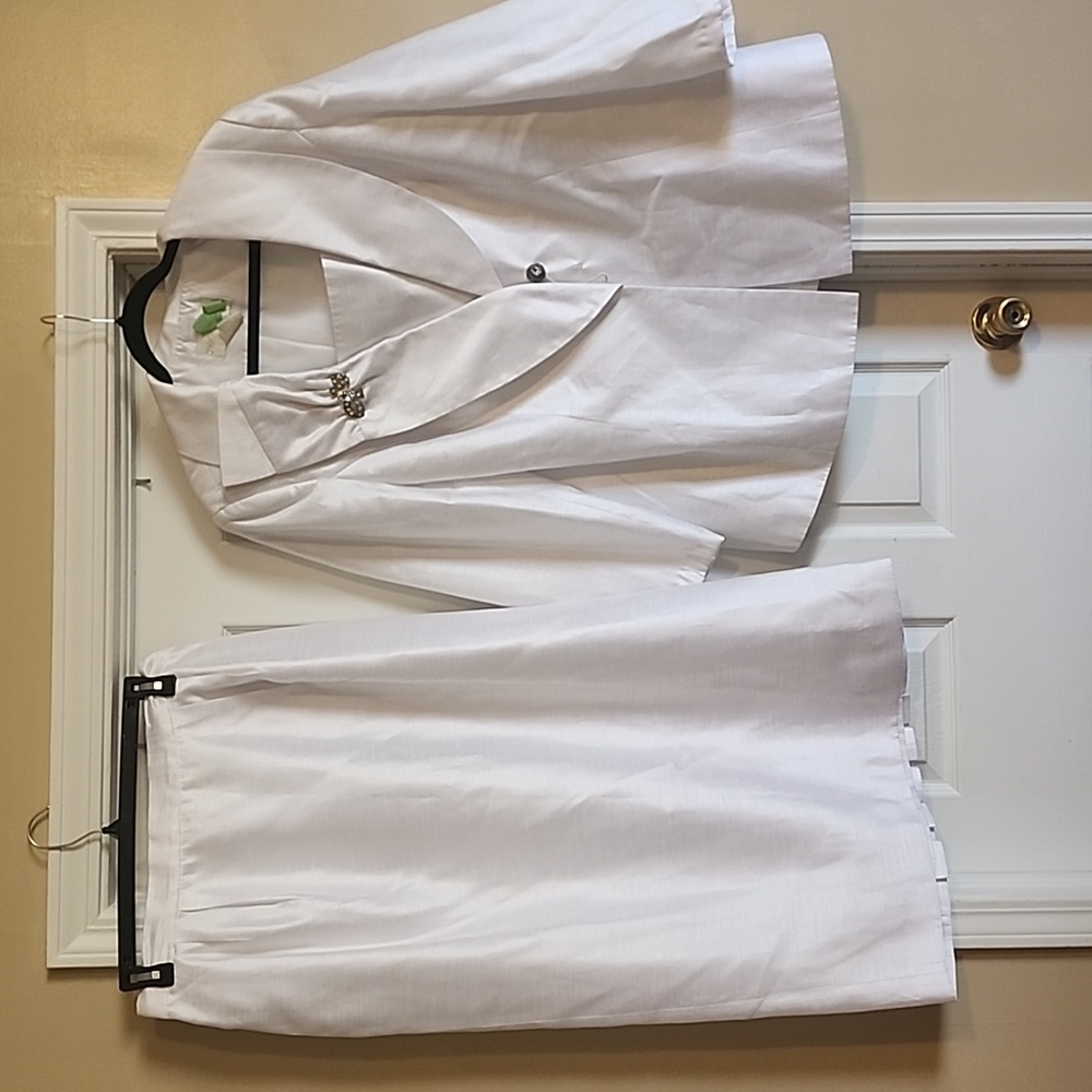 White skirt set